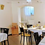 Regina בית הארחה 3*